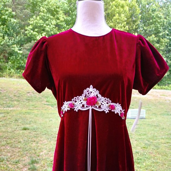 Red Velvet Holiday Dress 16.5 Short Sleeve Maxi Crochet Waist Ribbon Roses.NWT - Picture 1 of 10
